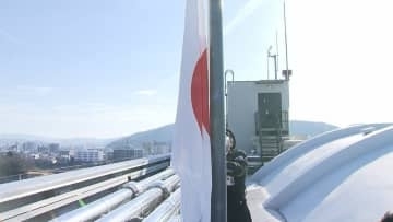 県庁に半旗を掲揚　東日本大震災から15年　震災後のべ約3000人の職員らが被災地入りした岡山県