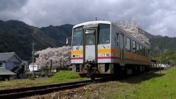 【続報】津山市のJR因美線で列車が人と接触　男性（54）が死亡　急ブレーキ間に合わず【岡山】