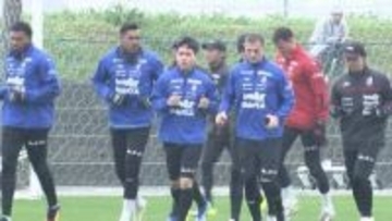 ファジアーノ岡山連敗脱出へ！雨の中の公開練習　新加入レオ・ガウショ選手に期待高まる【岡山】