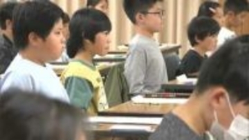 驚きの速さで計算に挑む「そろばんコンテスト・オカヤマ」画面に表示される数字の和を瞬時に求める「フラッシュ暗算」も【岡山】