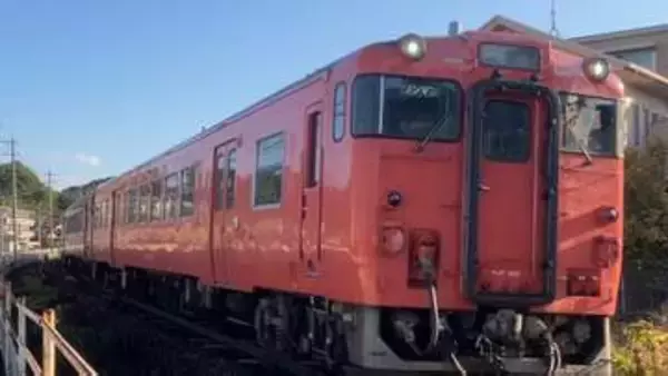 【速報】JR津山線　踏切内で快速列車が人と接触　午前7時50分運転再開　女性を救急搬送