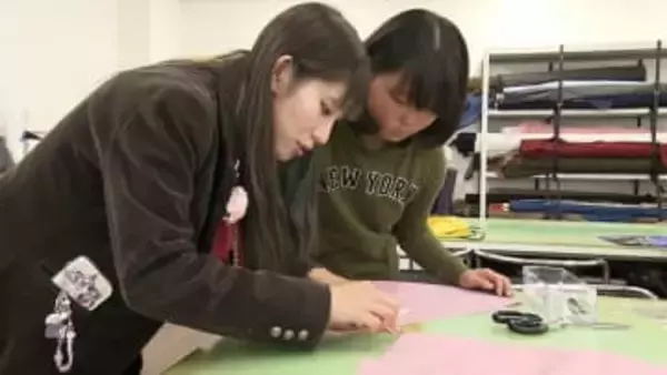 専門学校で中学生が「ファッション小物づくり体験会」　将来の進路選択に役立てて【岡山】