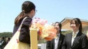 小豆島に別れの春…島を離れる教員を生徒たちが港で見送り「ありがとう、また会いましょう」【香川】