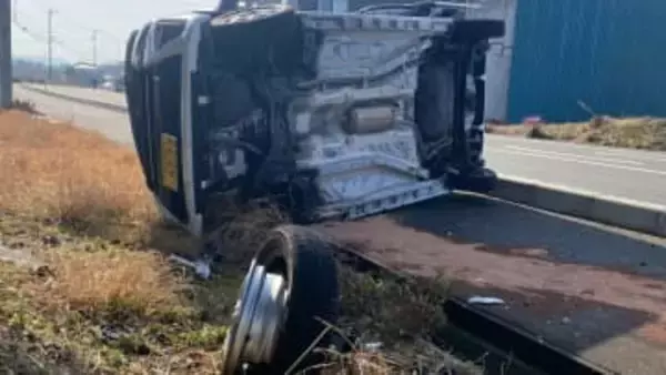 【速報】勝央町の県道で軽トラックと軽乗用車が衝突　1人が重体の模様　横転するなど大破した2台の車【岡山】