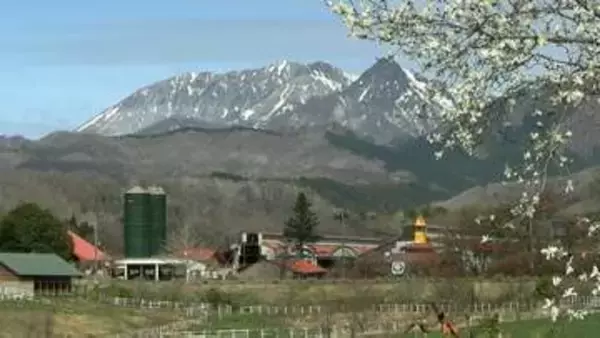 雪残る大山望む蒜山高原で自転車道の清掃　本格的なサイクリングシーズン前に【岡山・真庭市】