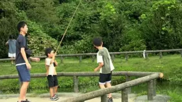 夏休みも残りわずか　岡山県北の避暑地「塩釜の冷泉」では家族連れらが夏の最後の思い出を【岡山】