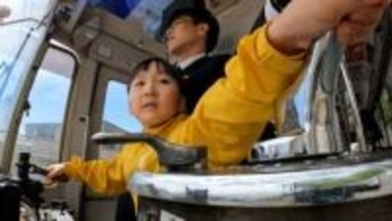 子ども達が路面電車の運転体験に挑戦「電車の運転士になりきれた」【岡山】