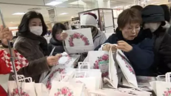 「これを買わないと正月が来ないのよ」岡山高島屋で初売り　福袋はあす（4日）まで販売