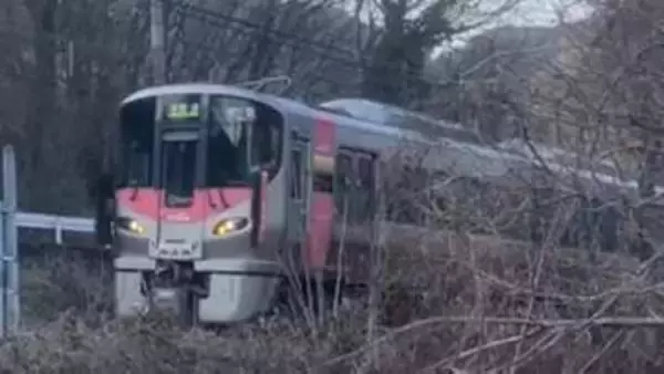 【交通情報】JR山陽本線　三石駅で倒木　三石～上郡　運転ストップ