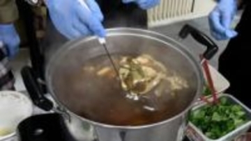 【全国雑煮サミット】山菜入りで具だくさんな「北海道風」餡入り餅が特徴の「香川風」など食べ比べ【岡山】