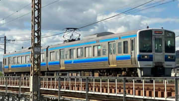 【JR山陽本線】約15分～20分の遅れ　庭瀬駅付近で踏切の遮断棒が折れていて徐行運転したため（10日午前8時40分現在）