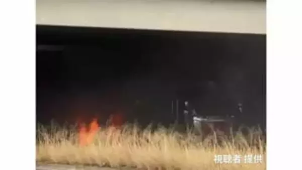 国道11号の坂出IC付近でトラックが炎上　後輪から出火　積み荷の肥料も炎上か　→午前11時52分鎮火【香川】