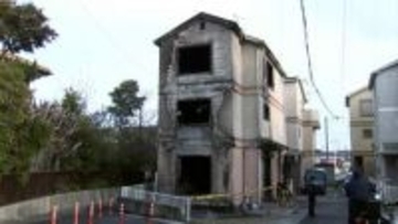 「自分で火をつけた」自ら警察に通報　自宅に放火した疑いで男を現行犯逮捕　3階建ての住宅1棟全焼【岡山】