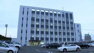 住宅の敷地内に駐車中の車から現金や財布どが入った手提げバックを盗んだ疑い　住居不定の男（46）を逮捕【香川】