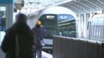 「おせちを食べて楽しく過ごしたい」JR高松駅で帰省ラッシュ始まる　上りは1月3日が指定席の予約ピーク【香川】