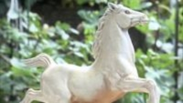 「白備前」木村玉舟さん　来年の干支「丙午」軽やかに駆ける馬の躍動感を表現【岡山】