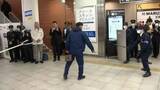「「刃物持っとんじゃけえのぉ」JR岡山駅でテロ対策訓練　不審者が刃物で駅員を脅して駅構内に侵入した想定で」の画像1