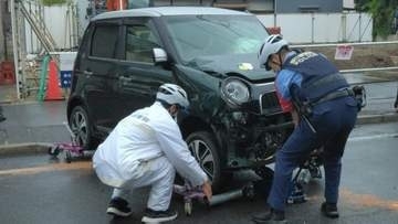 軽乗用車が電柱に衝突する事故　男性を救急搬送【香川】
