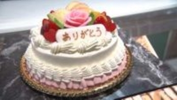 「母の日に贈りたいケーキ」デザイン大賞に選ばれたケーキの授与式　小学6年生が考案した"ピンクのバラ"のケーキ【岡山】
