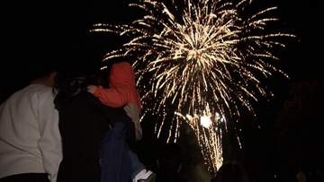 ぱっと咲いて夜空に散る花火　夏本番に向け職人たちは大忙し　儚くも美しい日本の原風景をいつまでも【岡山】