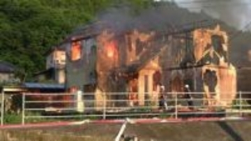 【続報】「屋根まで炎が見える」木造2階建ての住宅2棟  約300㎡が全焼【岡山】