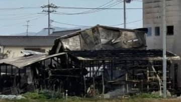 【続報】岡山市南区で建物が炎上中　消防が消火作業→午後4時5分鎮火