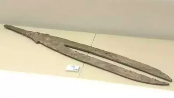 弥生時代から古墳時代の水田や遺跡から発掘された貴重な木製品の農機具などを展示　岡山県古代吉備文化財センター