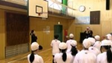 アテネ五輪女子バスケット主将・大山妙子さんが教室「体を動かすことが好きになってくれる子どもたちに」【岡山・倉敷市】