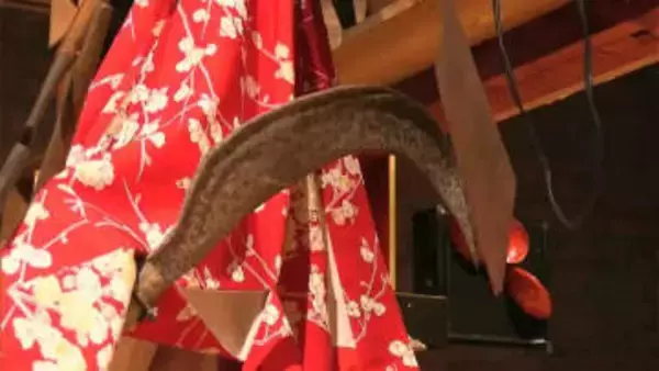 黒電話や草刈り鎌など「古道具」がアート作品に　高山夏希さんの作品展　人々の生活や記憶の断片が宿る　21日まで【岡山・津山市】