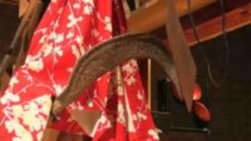 黒電話や草刈り鎌など「古道具」がアート作品に　高山夏希さんの作品展　人々の生活や記憶の断片が宿る　21日まで【岡山・津山市】