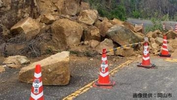 「法面が崩落していて車が通れない」県道で落石　直径1mほどの岩が路上に　一部区間を通行止めに【岡山】