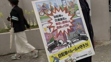 「自転車に乗るときは必ずヘルメット着用を」　新入生の自転車通学が始まるのに合わせて岡山県警が交通安全指導【岡山】