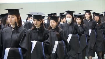 ノートルダム清心女子大学でフッド授与式　伝統の“グースステップ”で　東京デフリンピック金メダリストの片山結愛選手も【岡山】