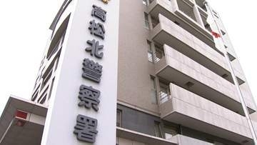 「きょうは違う所に車とめていた。遅刻しそうだったのかな」店員の女性の行動を監視していると思わせるような投稿を繰り返した疑いで客の男（63）を逮捕
