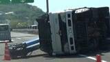 「高所作業車が2車線をふさぐかたちで横転...高松道の坂出JCT付近下り→午後5時10分に高松檀紙IC～坂出JCT間の通行止め解除【香川】」の画像1