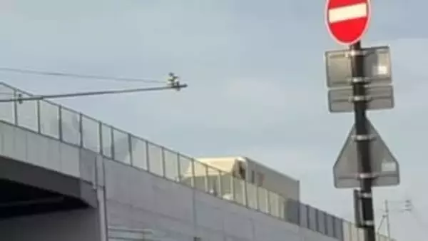 【速報】「3人が死傷」国道2号の工事現場で誘導員の男性が大型トラックにはねられる　運転手の男（52）を過失運転傷害の容疑で現行犯逮捕【岡山】