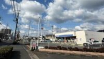 コンビニの男性店員「路上で高齢女性が倒れている」と発見し通報　岡山市北区で女性が車にはねられ死亡