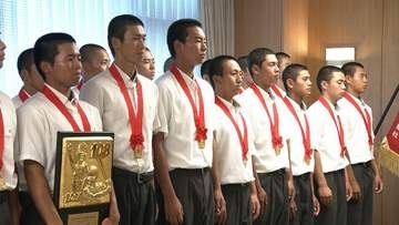 夏の高校野球岡山大会で史上3校目の3連覇を達成　岡山学芸館の選手が知事に優勝を報告【岡山】