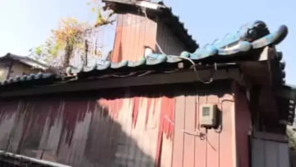 老朽化した“危険な空き家”を強制撤去 所有者亡くなり相続放棄で放置されたまま…「略式代執行」に踏み切る自治体も