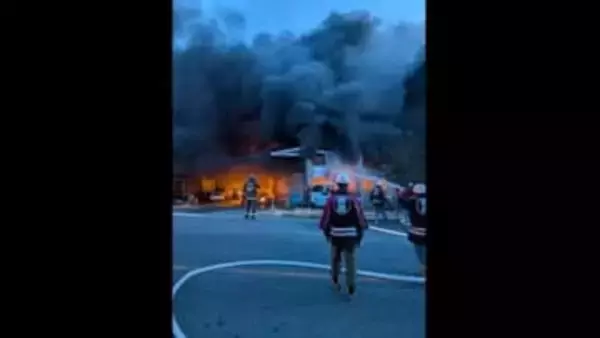 ＜続報＞唐津市唐川の自動車販売店で火事【佐賀県】