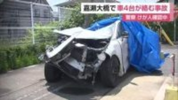 深夜に嘉瀬大橋で4台絡む事故　大型貨物自動車に乗用車が衝突、さらに後方の2台が乗用車に衝突【佐賀県】