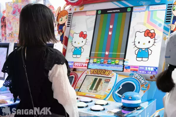 「ダーツライブやpop'n musicも出展した「サンリオフェス2026 in みなとみらい」学園祭エリアフォトレポート！」の画像