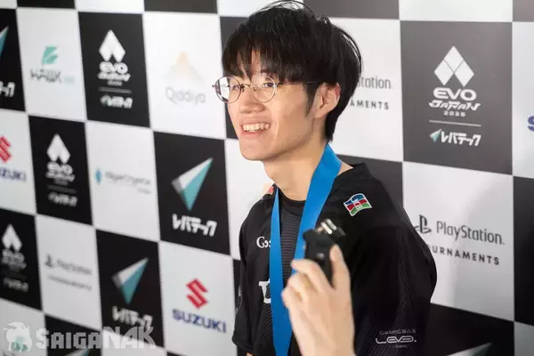 「【EVO Japan 2026】スト6部門優勝のヤマグチ選手インタビュー「まだ夢心地」「学業と両立したい」」の画像