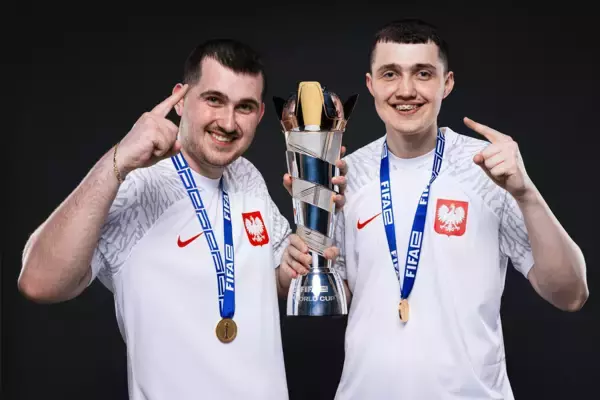 「「FIFAe World Cup 2025」のモバイル部門でタイ、家庭用ゲーム機部門でポーランドが初の世界王者に決定！」の画像