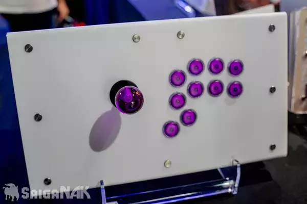 「【EVO Japan 2026】Mad Catz、PUNK WORKSHOP × Good 8 Squadブースレポート！コラボアパレルや大量のコラボモデルアケコンなど」の画像
