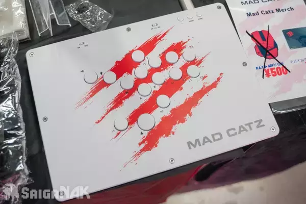 「【EVO Japan 2026】Mad Catz、PUNK WORKSHOP × Good 8 Squadブースレポート！コラボアパレルや大量のコラボモデルアケコンなど」の画像