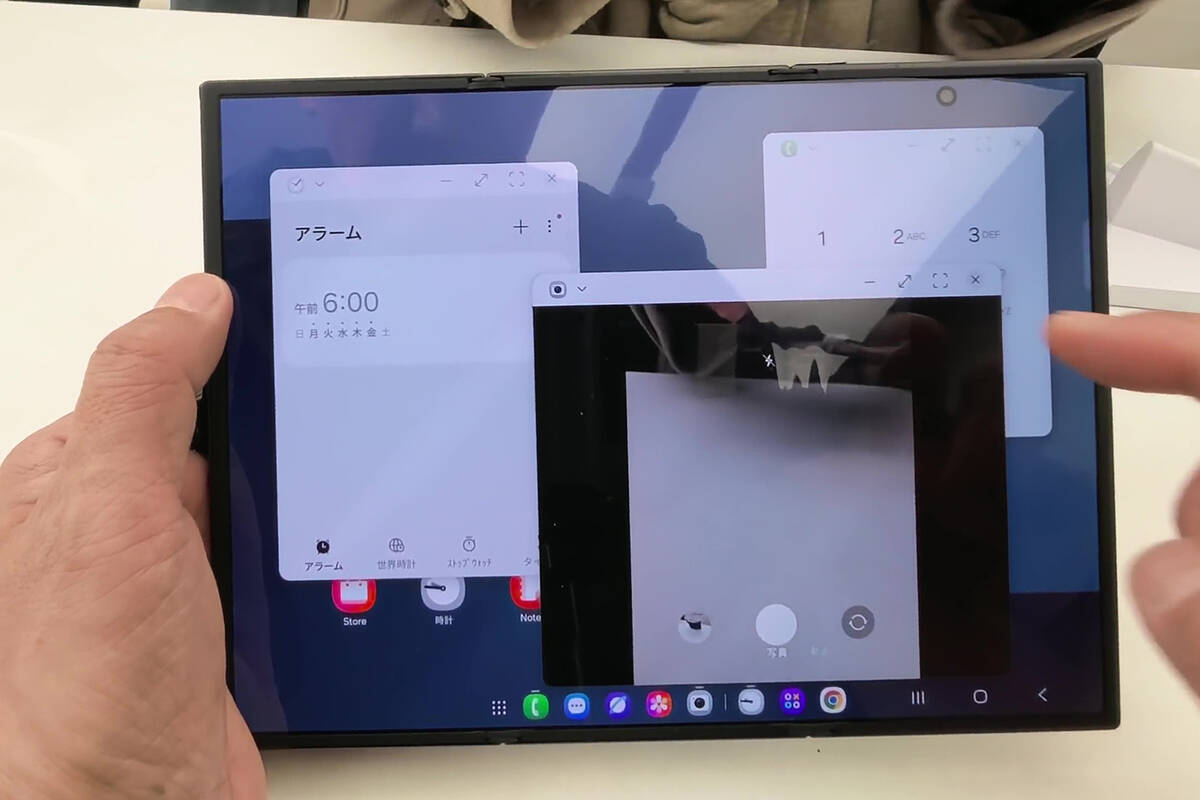 サムスンからもついに登場！世界初の“G型”三つ折りスマホ「Galaxy Z TriFold」を実機レビュー