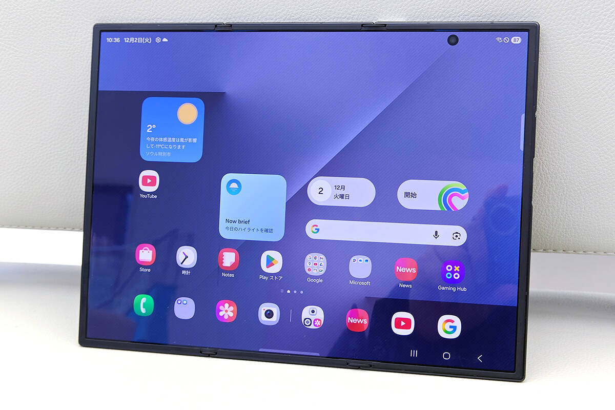 サムスンからもついに登場！世界初の“G型”三つ折りスマホ「Galaxy Z TriFold」を実機レビュー
