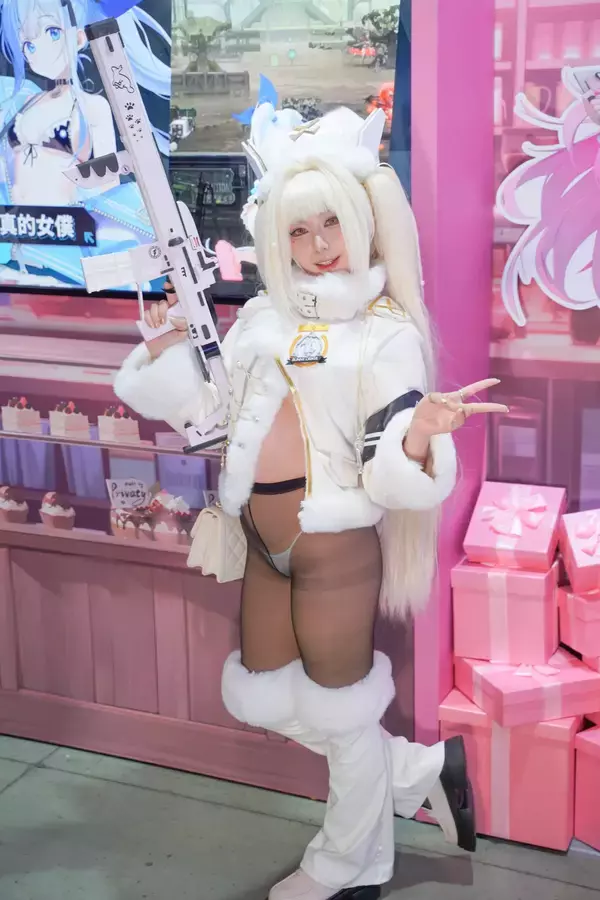 「【TGS2026】「勝利の女神：NIKKE」ブースをフォトレポート！グッズや美麗コスプレイヤーたちで大盛況」の画像