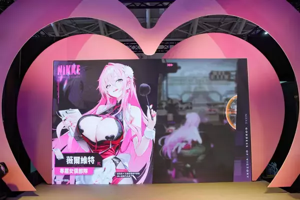 「【TGS2026】「勝利の女神：NIKKE」ブースをフォトレポート！グッズや美麗コスプレイヤーたちで大盛況」の画像